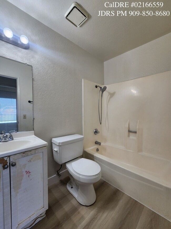 Building Photo - Rancho Cucamonga 2 Bedroom Condo