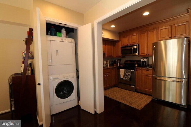 Building Photo - 748 Azalea Dr