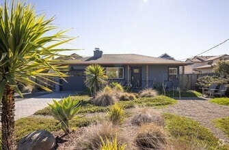 Building Photo - Half Moon Bay Quintessential Beach House!