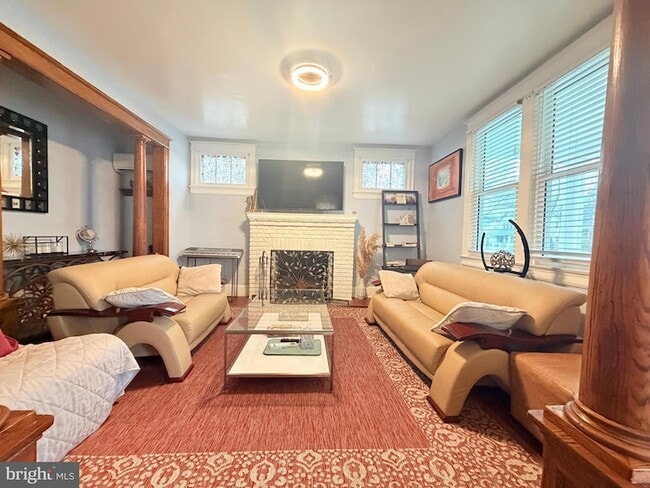 Building Photo - 3119 South Dakota Ave NE