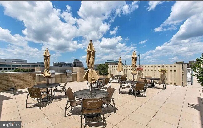 Building Photo - 11800 Sunset Hills Rd