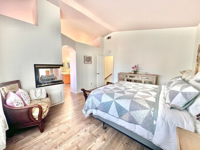 Building Photo - Spacious 5-Bed, 3-Bath Home in Rialto – Ve...