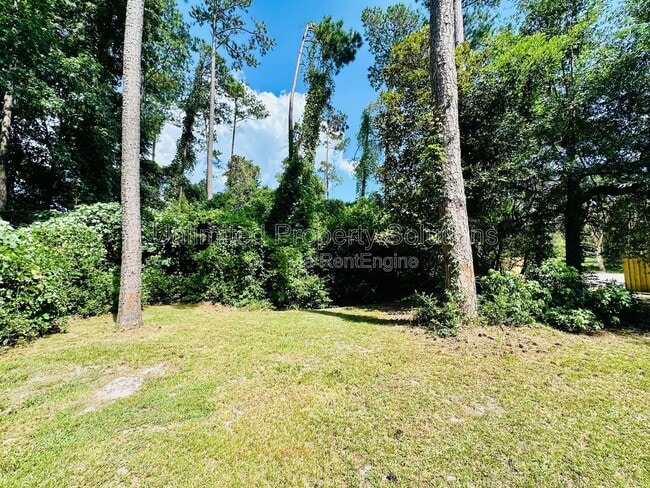 Building Photo - 811 Bonham Ave