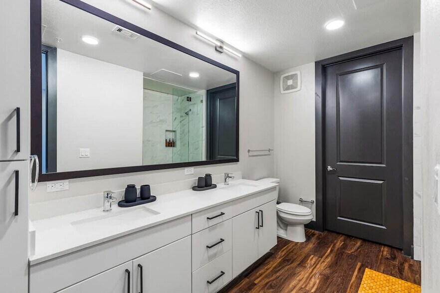 Building Photo - 9127 Research Blvd