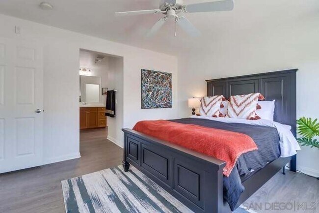 Building Photo - Tri-Level Townhome Condo for Rent – 2 Bed,...