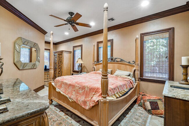 Building Photo - 981 Hillsboro Mile