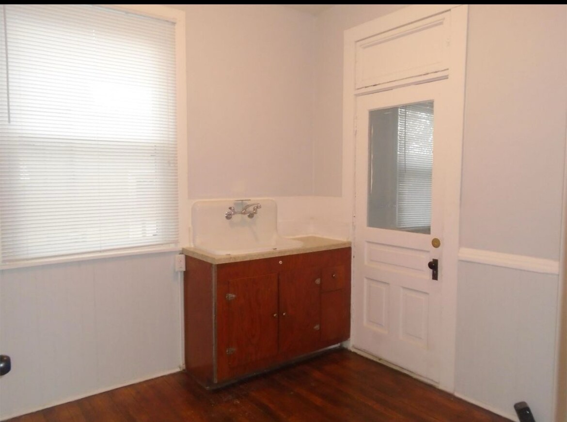 Kitchen - 623 W Washington Blvd