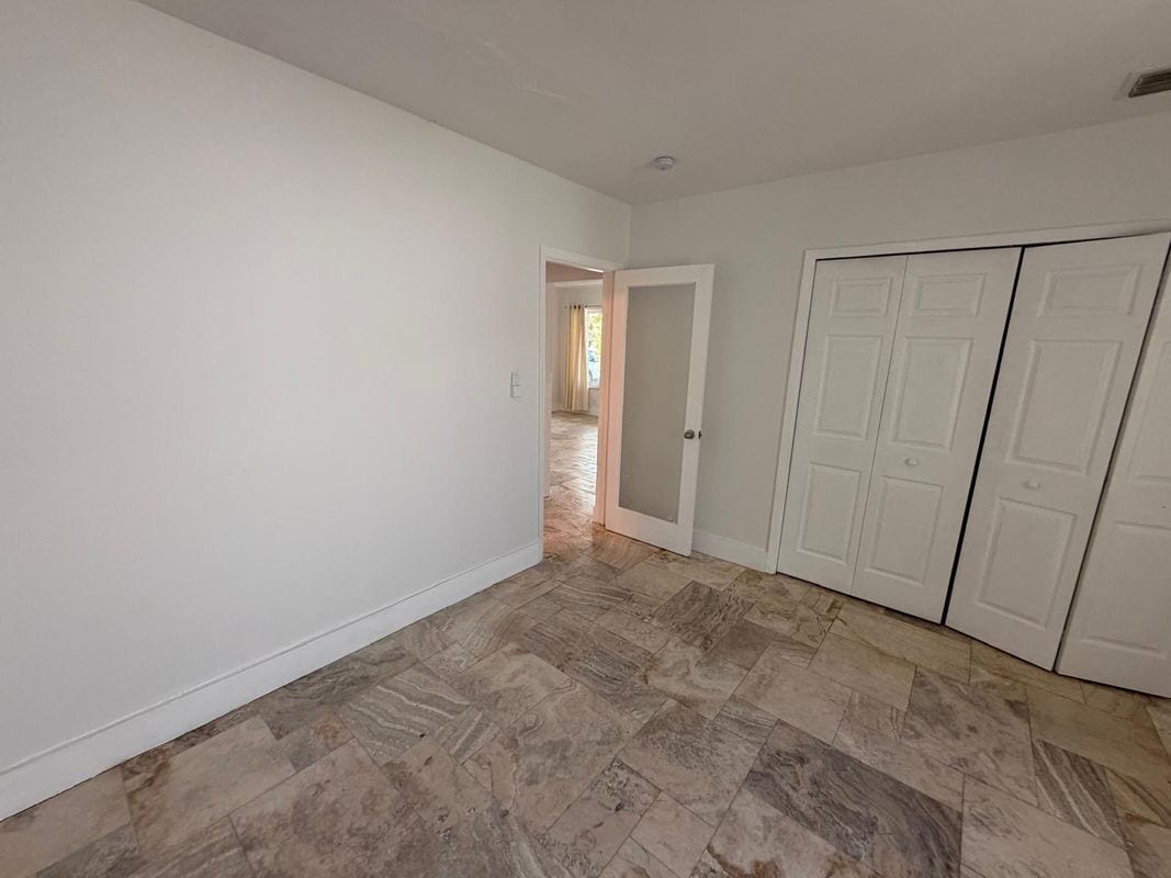 Building Photo - 1618 NE 33rd St