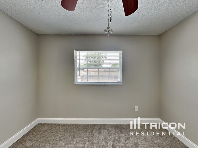Building Photo - 116 Circle Hill Dr