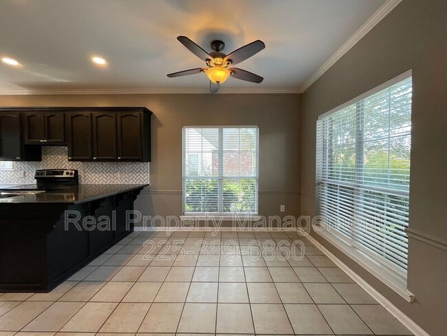 Building Photo - 25889 Regency Ave