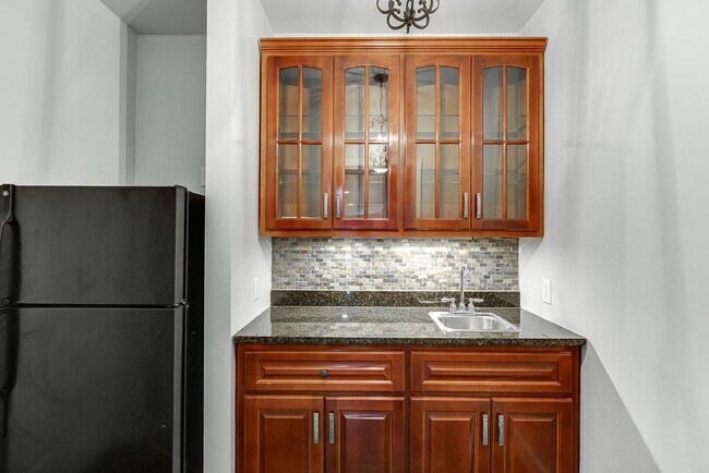 Building Photo - 4537 Grandview Pkwy