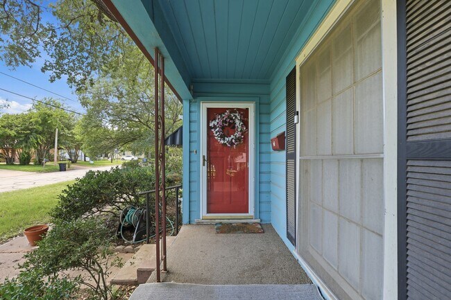 Building Photo - Great in Granbury