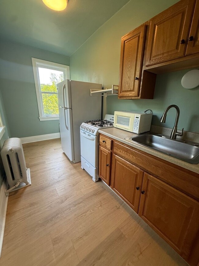 Building Photo - Hidden Gem-2 bedroom unit in Glenshaw/Shaler