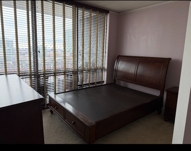 Building Photo - 1901 S Calumet Ave