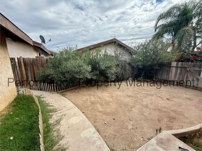 Building Photo - 239 W China Grade Loop