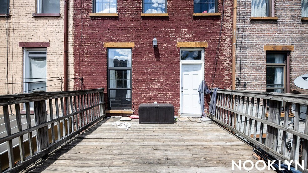 Building Photo - 68 Halsey St