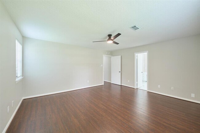 Building Photo - 26611 Oak Hill Dr