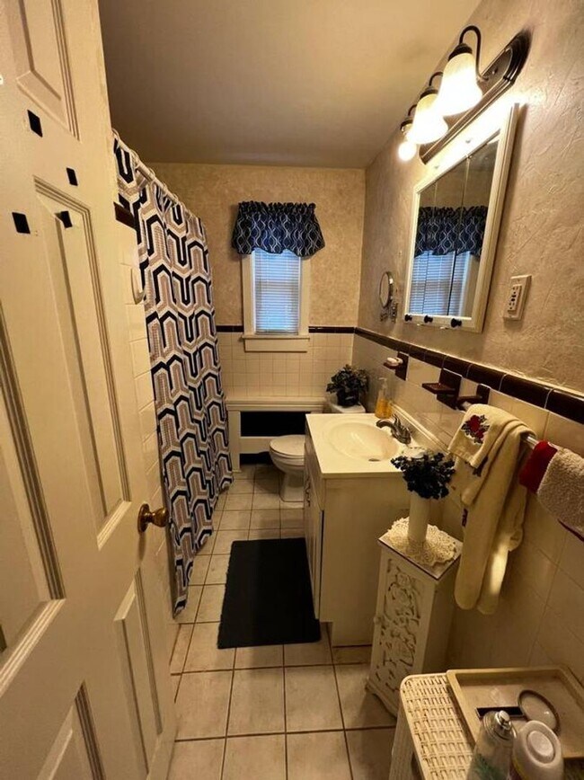 Building Photo - Lovely Cherry Hill Parke 2nd floor 2 bedro...
