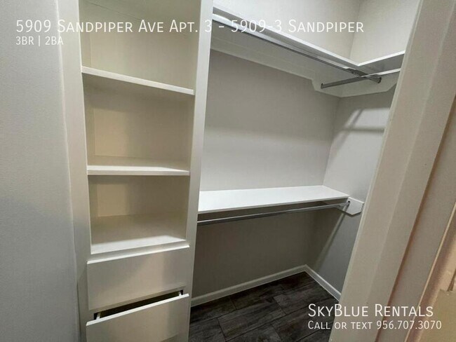 Building Photo - 5909 Sandpiper Ave