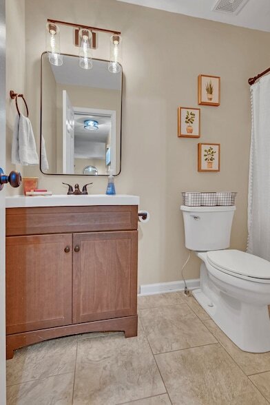 Building Photo - 2029 Sunday Silence Dr