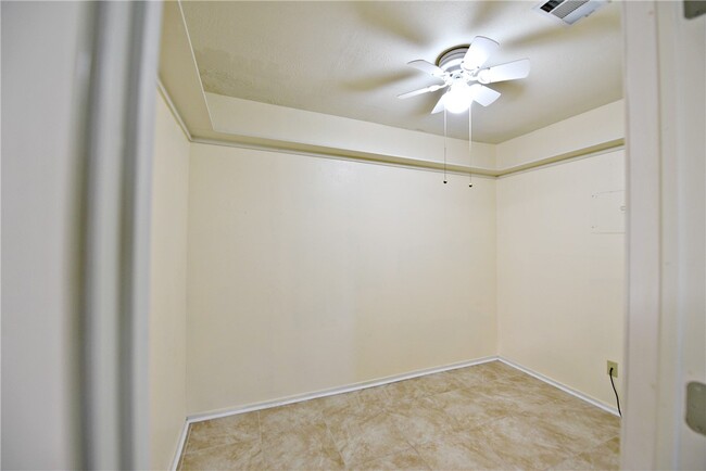 Building Photo - 4604 Pelham Dr