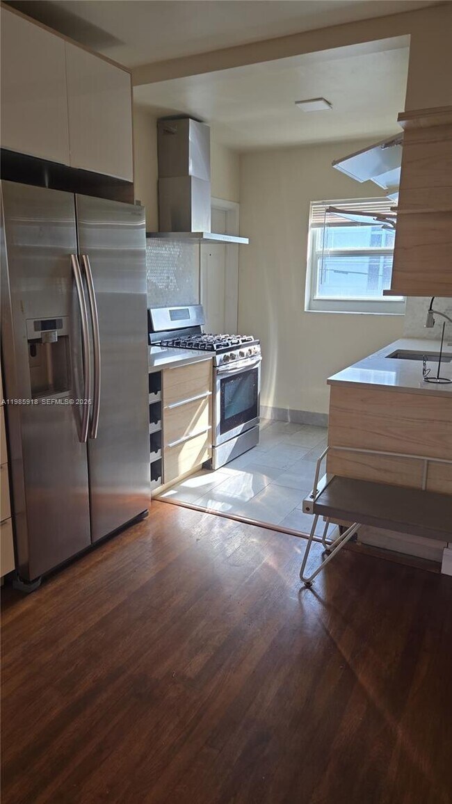 Building Photo - 10078 E Bay Harbor Dr