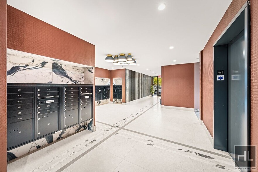 Building Photo - BRUCKNER BOULEVARD