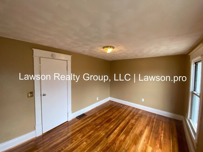 Building Photo - Updated Three Bedroom with Flat Yard