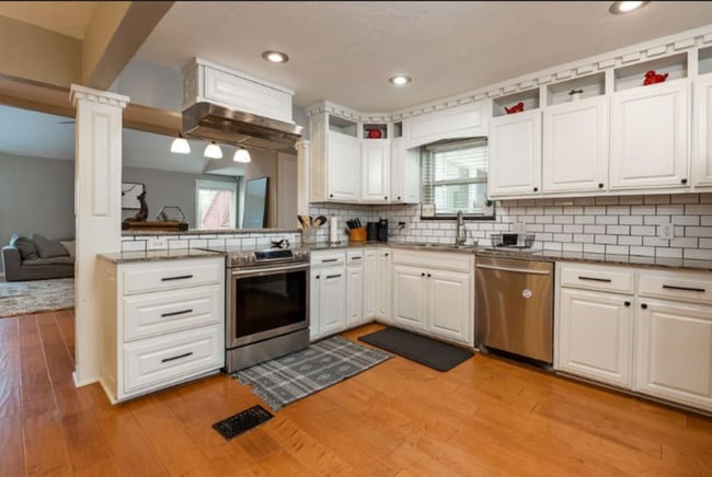 Building Photo - 301 SE 34th St