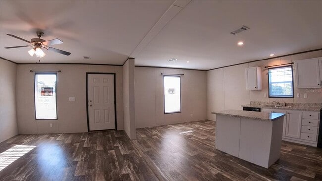 Building Photo - 9722 Scepter Ave