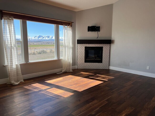 Building Photo - Beautiful Stockton Home with Stunning Mountain and Valley Views