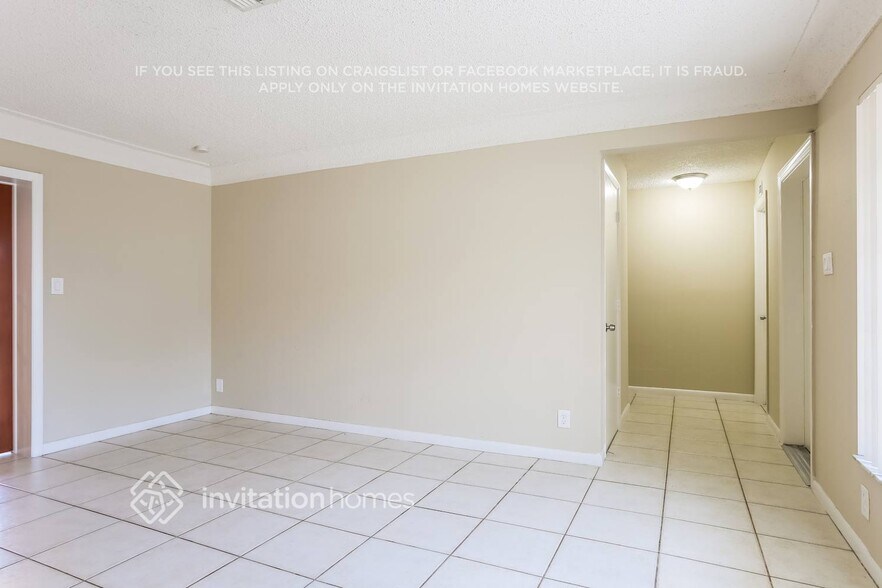 Building Photo - 208 NW 80th Ave
