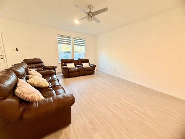 Building Photo - 24619 Applewood Crst Ln