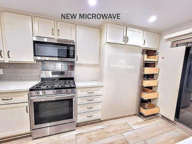 Building Photo - 28506 Barbosa