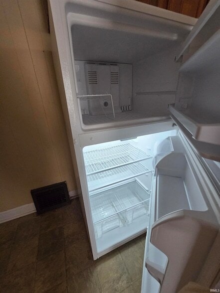 Building Photo - 216 S Grand Ave