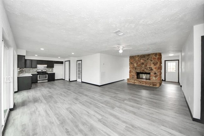 Building Photo - 4015 Lufborough Dr