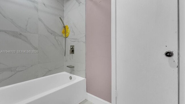 Building Photo - 6 Spinning Wheel Ln