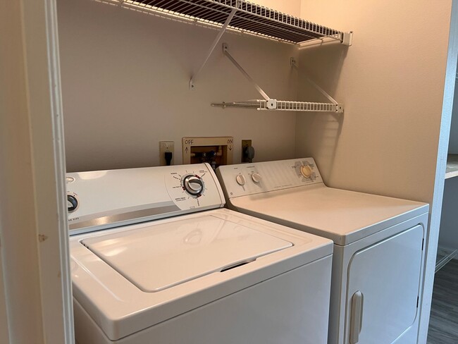 Building Photo - 3BD/2BA