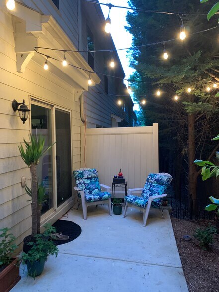 Back Patio - 1625 Trailview Way NE