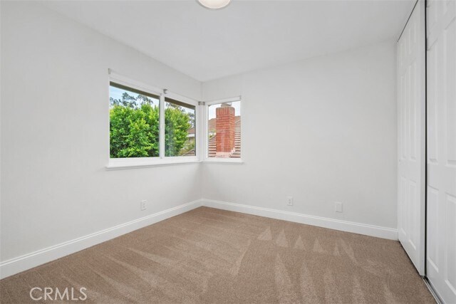 Building Photo - 39 Silver Crescent