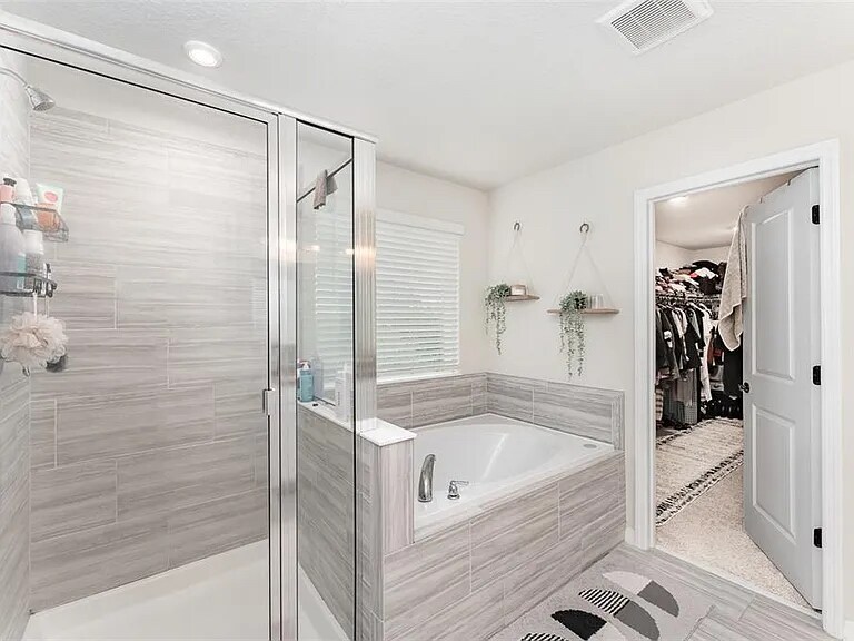 Building Photo - 13532 Palmera Vista Dr