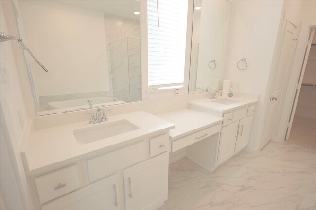 Building Photo - 27003 Golden Isle Ln