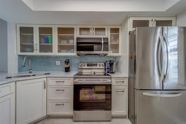 Building Photo - 11650 Capri Cir S