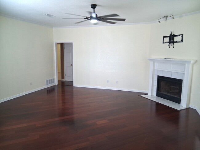 Building Photo - 4102 Carolyn Dr