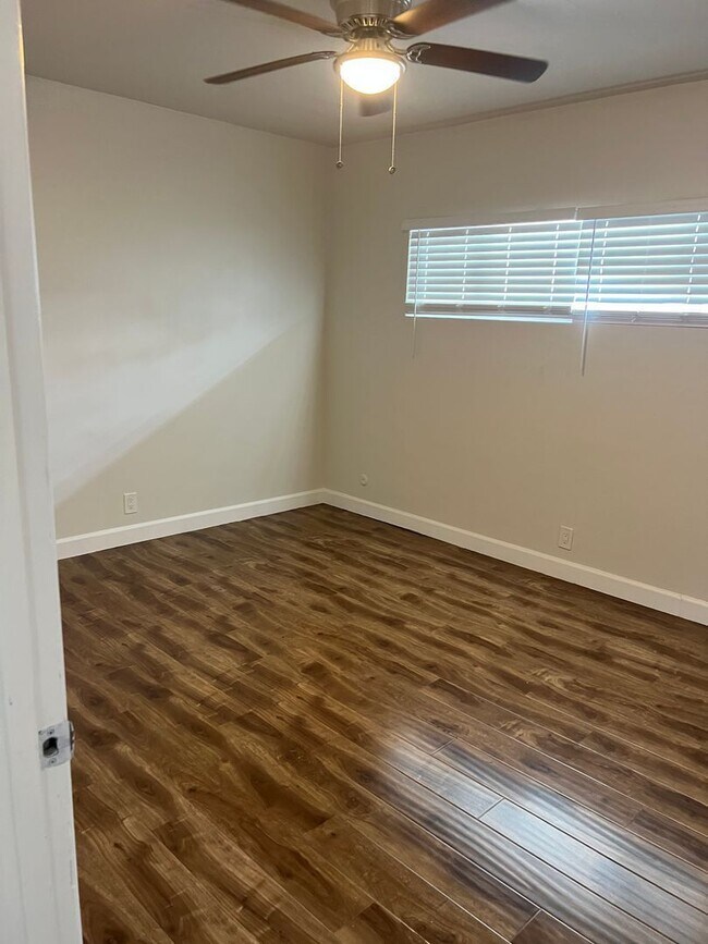 Building Photo - 6321 S Crenshaw Blvd