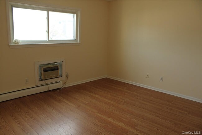 Building Photo - 1 Fishkill Glen Dr