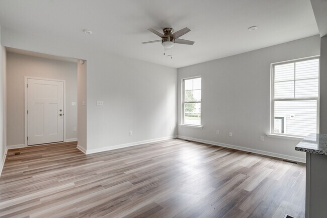 Building Photo - 305 Northfield Hts Ln