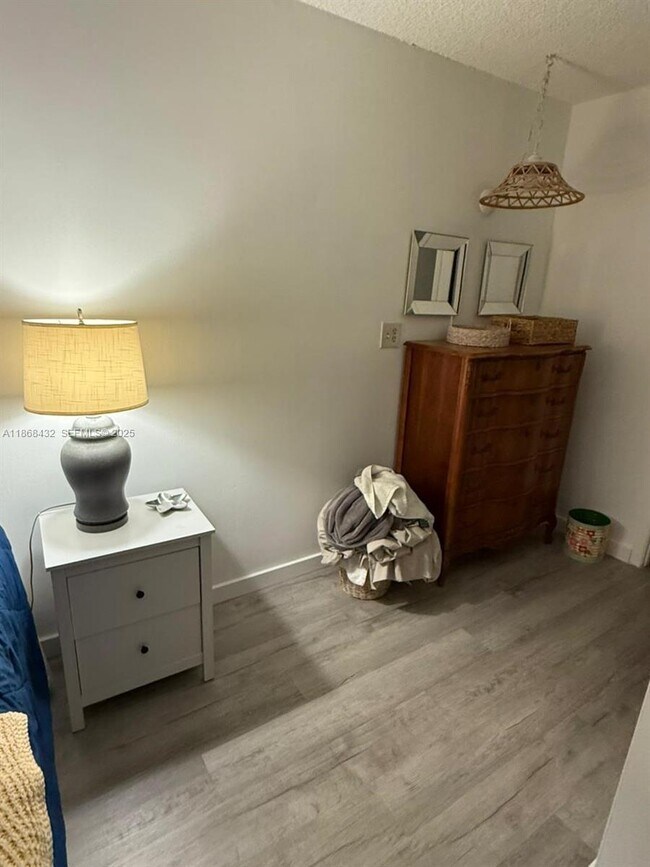 Building Photo - 401 Golden Isles Dr