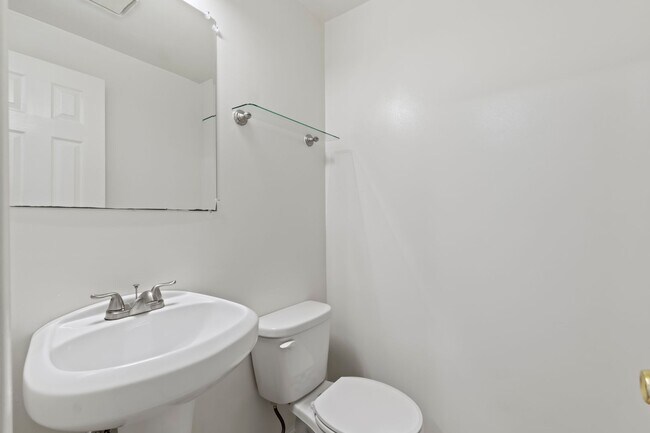Building Photo - AVAILABLE NOW! Check out this BEATIFULLY RENOVATED 2-bedroom townhome in North Versailles!