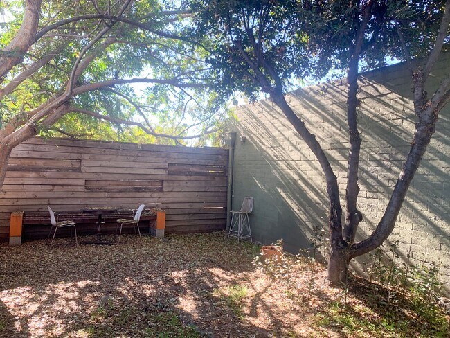 Building Photo - 5670 York Blvd